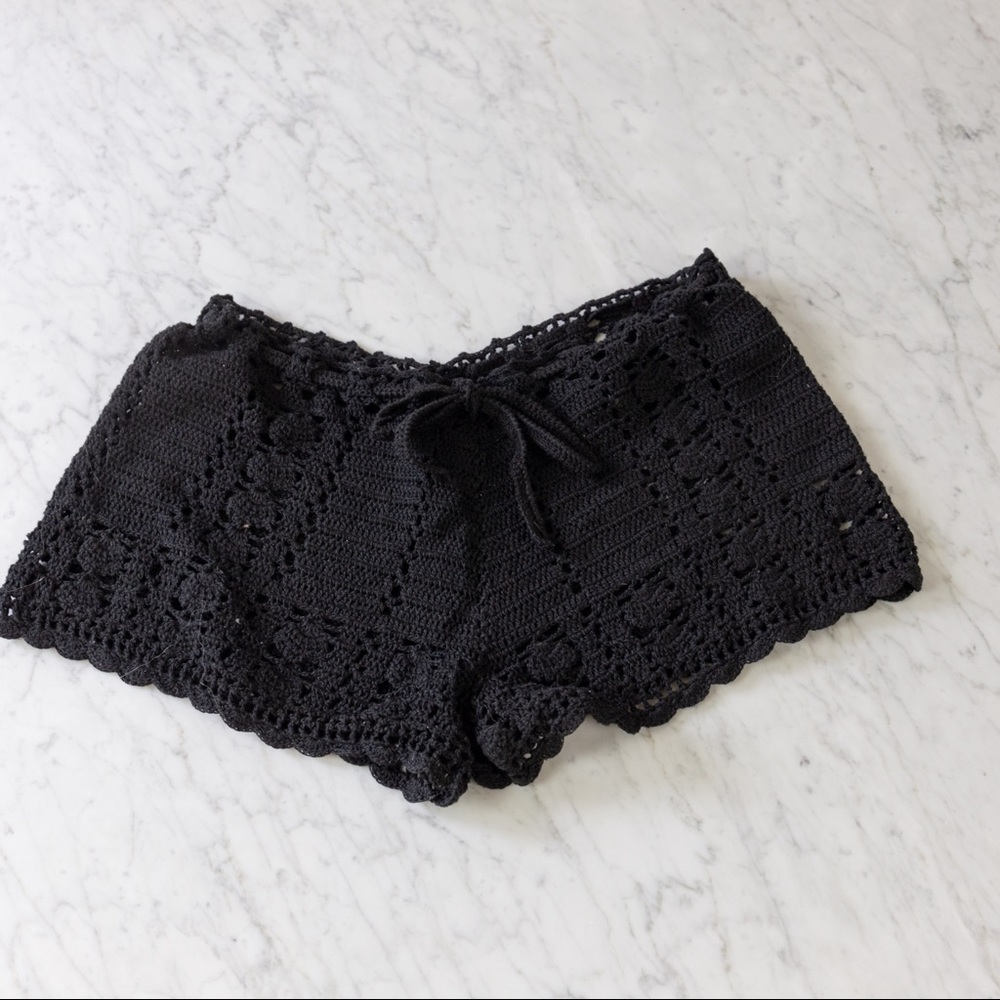Olivaceous shorts